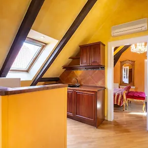 Hotel apartamentowy Nosticova Heritage 