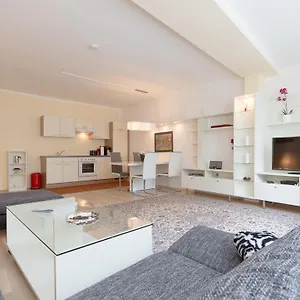Christian Oper - Contactless Check In Appartement